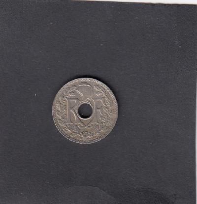 Beschrijving: 10 Centimes HOLE